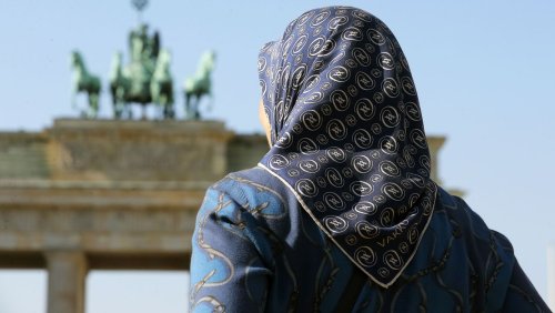 Neutralitätsgesetz steht infrage: Kopftuchverbot für Lehrerinnen – Berlin scheitert mit Verfassungsbeschwerde