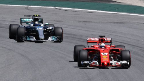 Hamilton holt auf, Vettel gewinnt 