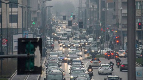Luftverschmutzung in Mailand: »Wer das Klima schützen will, sollte eher Parmesan als andere Käsesorten essen«
