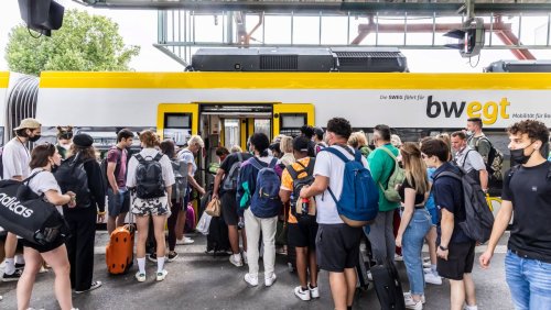 Auswertung von Mobilfunkdaten: Mehr Menschen nehmen auf dem Land die Bahn – dank 9-Euro-Ticket