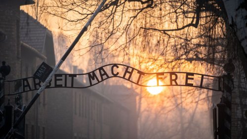 Antisemitismus: Niederländische Touristin wegen Hitlergruß in Auschwitz festgenommen