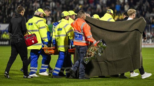Ajax Amsterdam: Torhüter nach Kollision bewusstlos – Spielabbruch