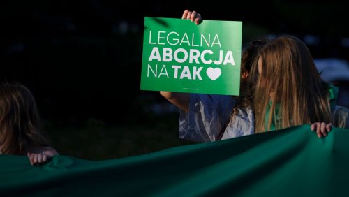 Restriktive Gesetzgebung: 14-jährigem Vergewaltigungsopfer wurde Abtreibung verwehrt – Entsetzen in Polen