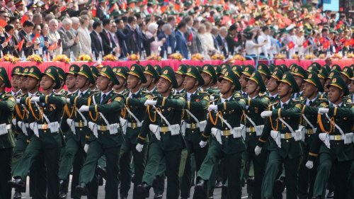 Vietnam feiert 50 Jahre Kriegsende mit riesiger Militärparade 