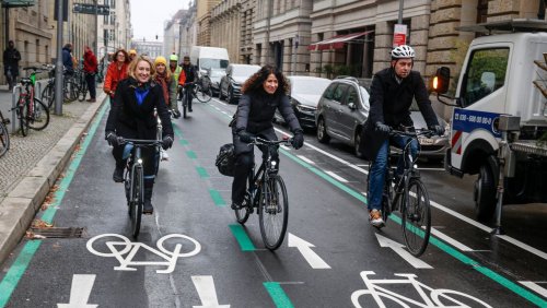 Berlins Umweltsenatorin über Fahrräder auf Parkplätzen: »Der öffentliche Raum gehört den Autos nicht allein«