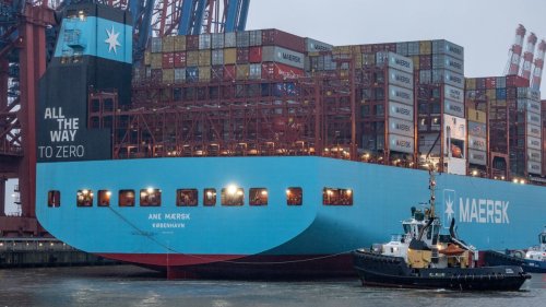 Methanolbetriebene »Ane Maersk« erstmals im Hamburger Hafen vor Anker 