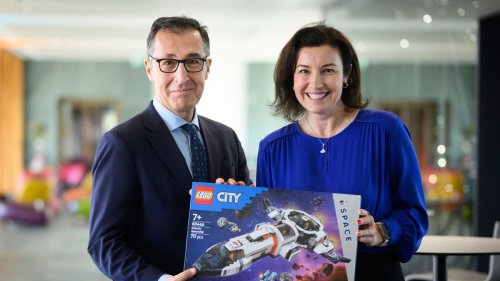  
  Lego-Raumschiffe, Rollerblades und Krokodil-Versicherungen 