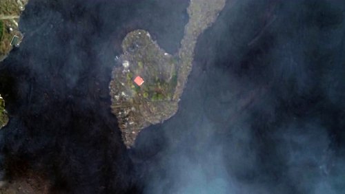 Drohnenaufnahmen nach Vulkanausbruch: Das Wunderhaus von La Palma