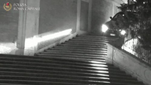 Video zeigt Vorfall mit Maserati: Irrfahrt auf die Spanische Treppe