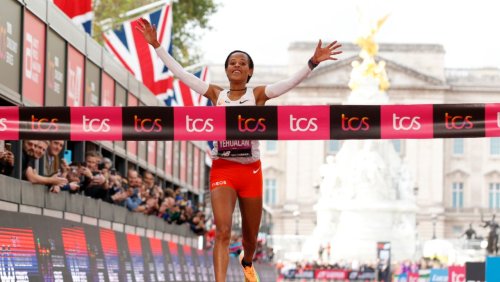 Leichtathletik: Yalemzerf Yehualaw gewinnt als jüngste Frau den London-Marathon