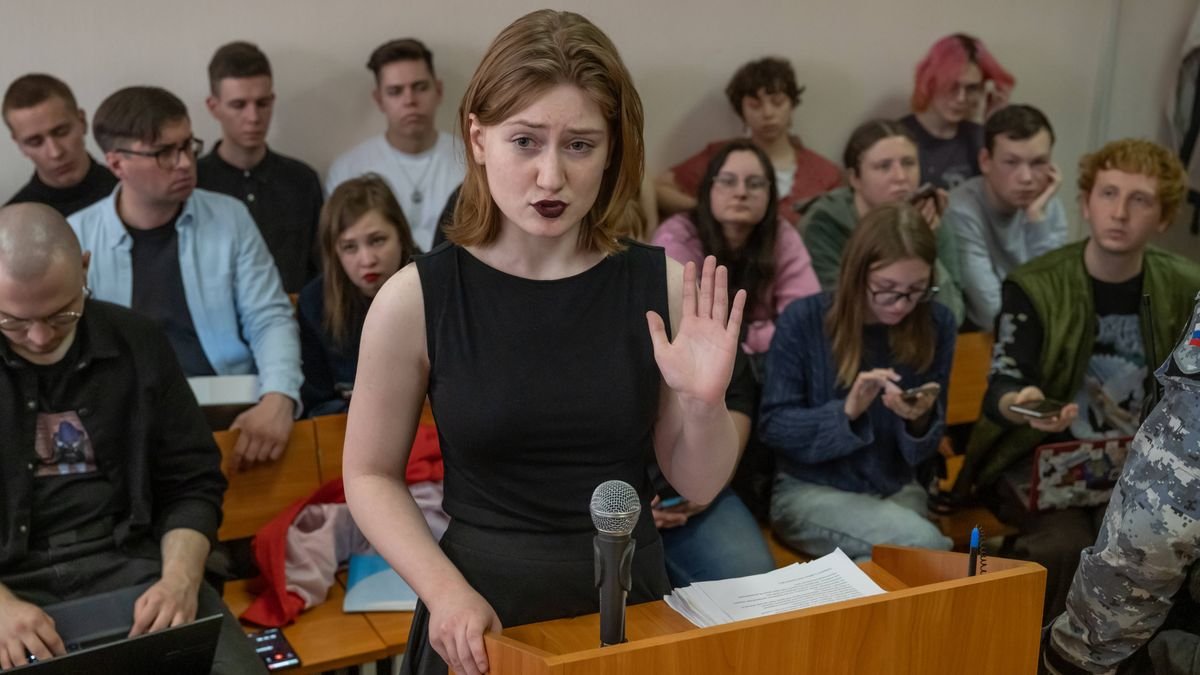 19-jährige Russin für poetischen Protest zu mehr als zwei Jahren Haft verurteilt