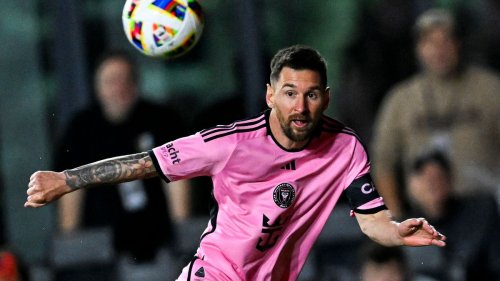 Messi führt Miami zu Auftaktsieg – und lupft den Ball über einen Verletzten 