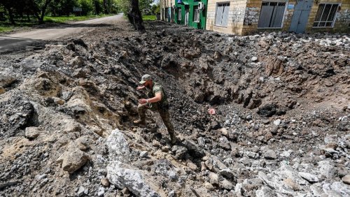 Offensive mit Flugzeugen, Artillerie und Panzern: Ukraine meldet schwere Kämpfe im Donbass