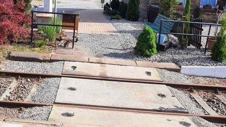 Vorfall in Mecklenburg-Vorpommern: Anwohner soll Fußgängerüberweg an Bahnstrecke gebaut haben