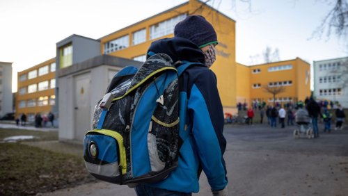 Einigung von Bund und Ländern: Kitapersonal und Grundschullehrkräfte sollen früher geimpft werden