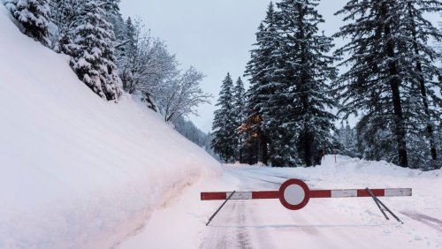 Hohe Warnstufe in den Alpen: Schneepflugfahrer tot aus Lawine geborgen