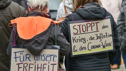 Am Tag der Deutschen Einheit: Tausende protestieren in Ostdeutschland gegen Russlandsanktionen und Coronamaßnahmen