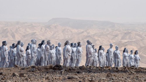 Nackt-Künstler Spencer Tunick: Lebendige Menschen posieren für das Tote Meer