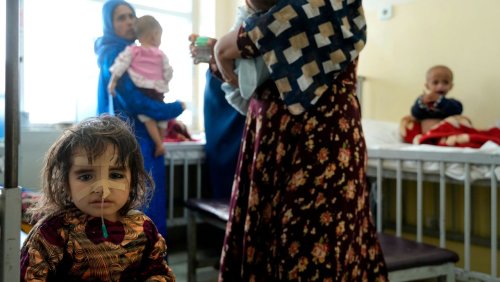 Wegen Unterernährung: In Afghanistan füllen hungernde Kinder die Krankenhäuser – und sterben dort