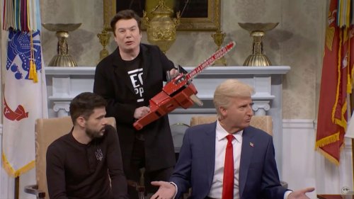   
  Mike Myers holt die Kettensäge raus und zerlegt Musk 