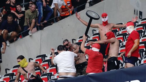 Nach Krawallen im Europacup: Polizei-Razzia bei Kölner Fußballfans – fünf Festnahmen