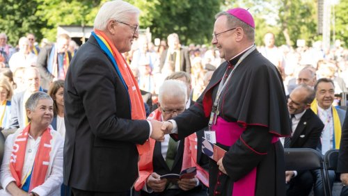 Auf dem Katholikentag: Bischof Bätzing verteidigt Beförderung eines Pfarrers, der zwei Frauen belästigt haben soll