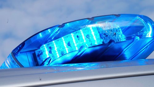 Polizei sucht nach Fahrerin: Teenager-Mädchen fährt in Gelsenkirchen zweijähriges Kind mit E-Roller um