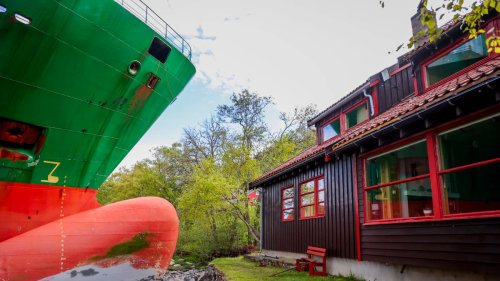 135-Meter-Containerschiff fährt Norweger in den Garten 