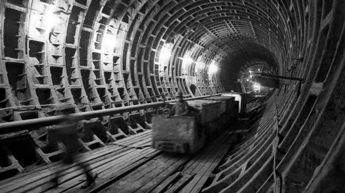 Beim Transport von Treibstoff: Feuer in Russlands längstem Eisenbahntunnel – Berichte über Sabotageaktion