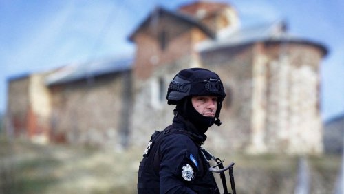 Gewalt im Kosovo: Die Maskenmänner kommen mit Handgranaten – wer steckt dahinter?