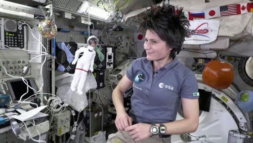 Kinder fragen die ISS-Kommandantin: »Kann man an Bord Pizza essen?«