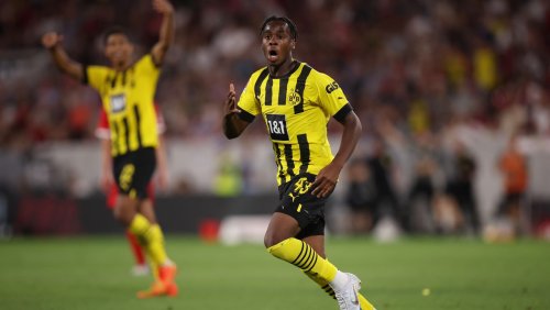 Torwartfehler und Joker-Tore: Dortmund dreht Spiel in Freiburg