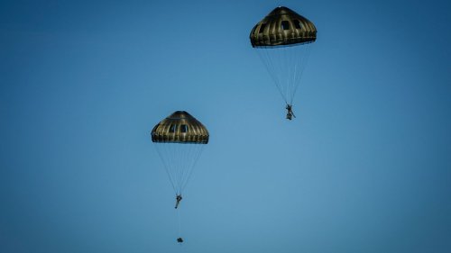 Neue Fallschirme der Bundeswehr weisen offenbar Probleme auf 