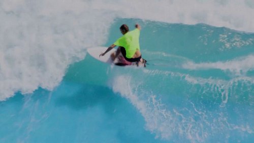 Künstliche Welle auf Hawaii: Endloses Surfen