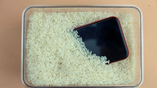 Offizielle Apple-Warnung: iPhone-Besitzer sollen nasses Handy nicht mit Reis trocknen