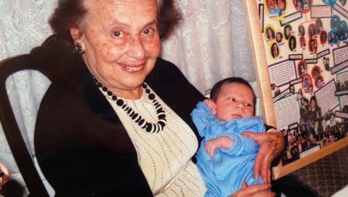 Holocaust-Überlebende zum 35. Mal Uroma: »Babys sind die beste Rache an Nazis«
