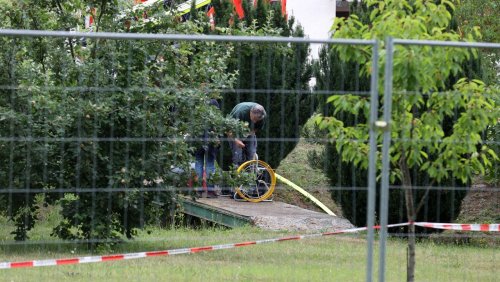 Nach tödlichem Sturz: Behörde untersucht sechs Meter tiefes Loch in Bad Sulza mit Kamera