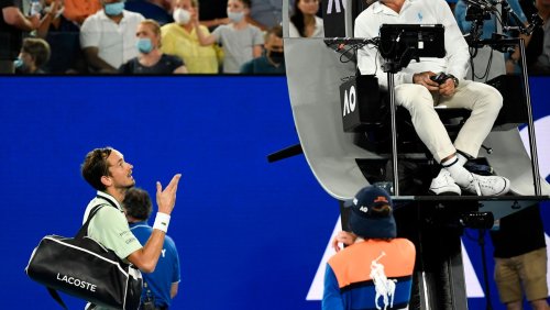 Australian Open: »Bist du dumm?« – Medwedew beschimpft Schiedsrichter und steht im Finale
