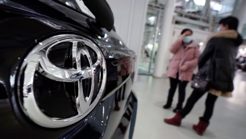 Trotz Absatzrückgang: Toyota behauptet sich als weltweit größter Autobauer – vor VW