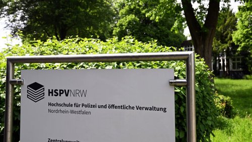 Umstrittener Tweet: Polizeihochschule NRW hält an Rauswurf von Dozentin Aslan fest