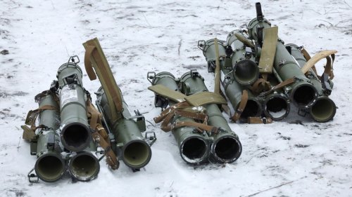   
  Haben Sie zufällig drei Granatwerfer gesehen? 