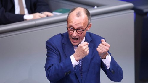 Bundestagsdebatte zur Haushaltskrise: Merz attackiert Scholz scharf