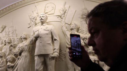 Russland streitet über Stalin-Statue in Moskauer Metro 