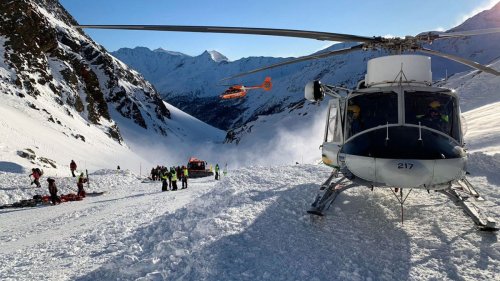 Skifahrer überlebt sieben Stunden unter Schneemassen 