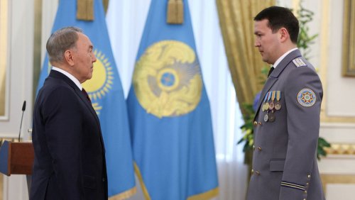 Nach tagelangen Ausschreitungen: Vertraute von Kasachstans Ex-Präsident treten zurück