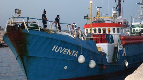 Mittelmeermigration: Klagt Italien diesen Sommer vier deutsche Seenotretter an?