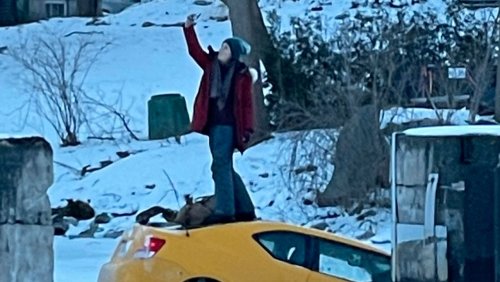 Kanada: Frau versinkt mit Auto im Fluss – macht aber erstmal ein Selfie