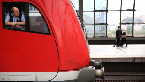 Zu viele offene Fragen: Bahngewerkschaft stellt raschen Start des 49-Euro-Tickets infrage