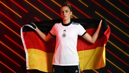 DFB-Nationalspielerin Laura Freigang: »Wem das nicht gefällt, der ist doch gar kein echter Fußballfan«
