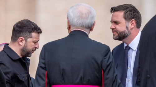 Plötzlich geht es nicht nur um den Papst, sondern um Krieg und Frieden 